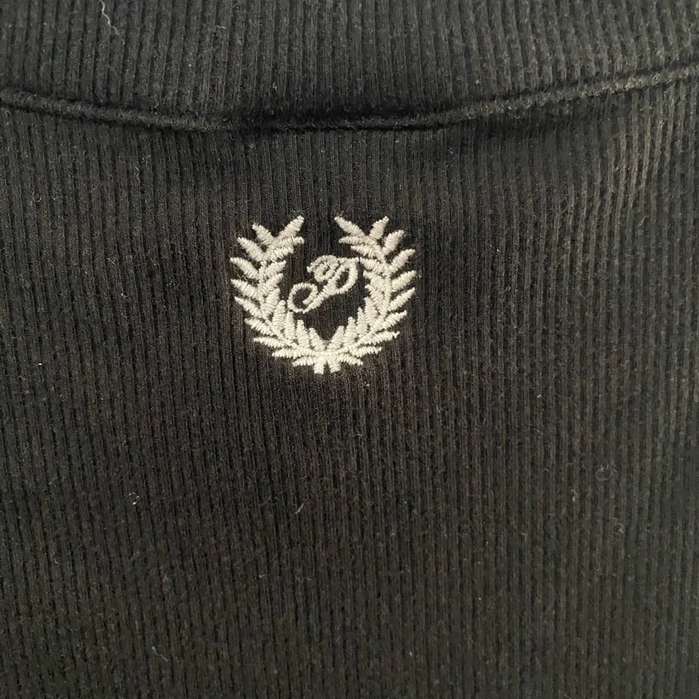 Victoria’s Secret PINK black ribbed long sleeve crop top SZ medium - Picture 4 of 5